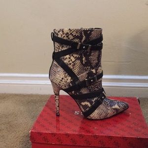 Guess boots